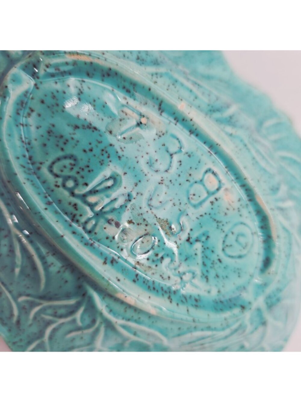 Leaf-Shaped Ceramic Ashtray Turquoise Gold Accents California Pottery 8x6 - Picture 8 of 8